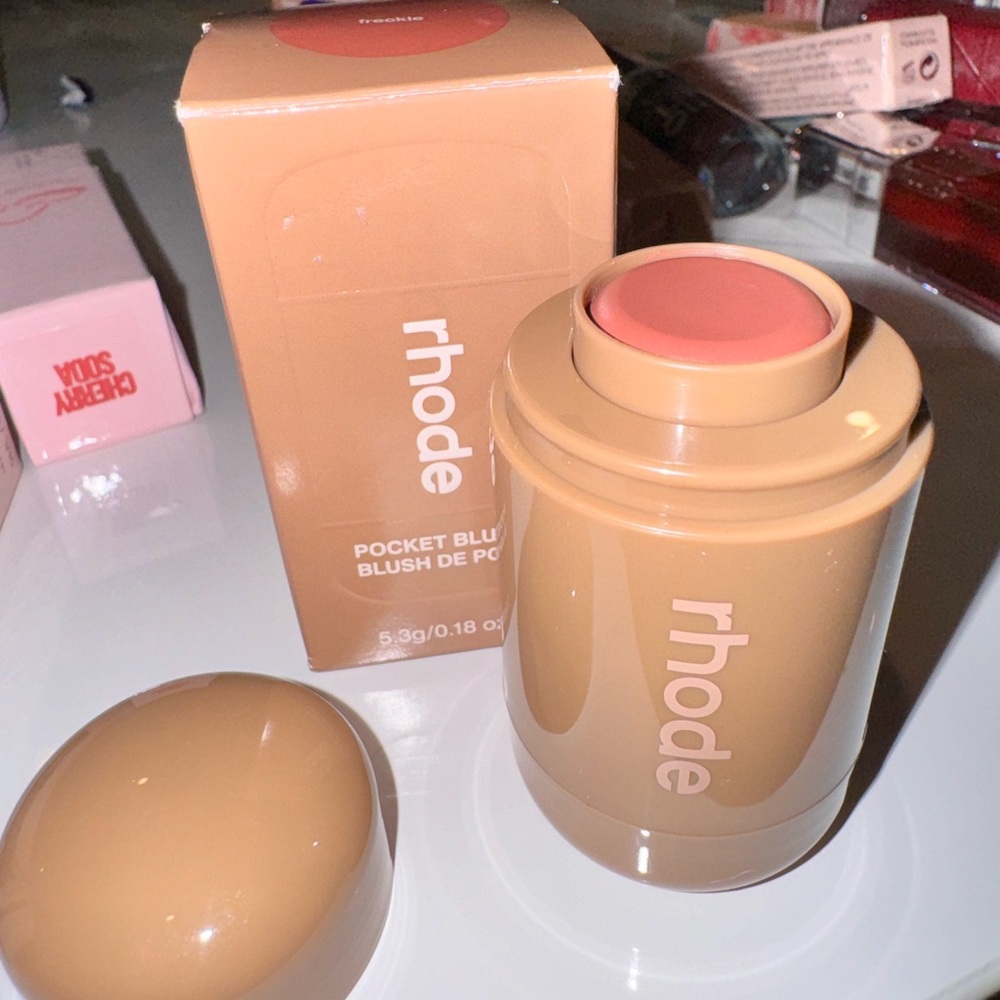 *BRAND NEW* Rhode Pocket Blush in Freckles